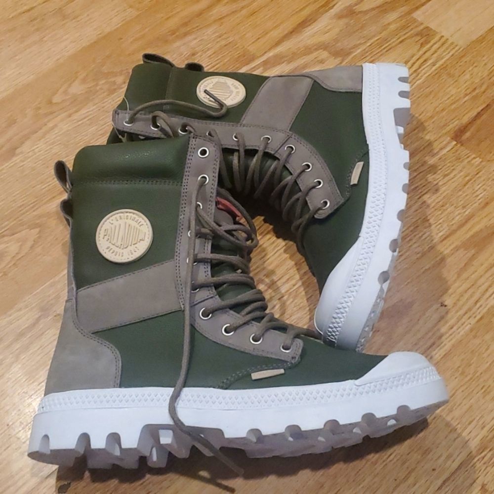 Palladium Boots Army Green Brand New   Size Women's 7.5/ Mens 5.5 Unisex